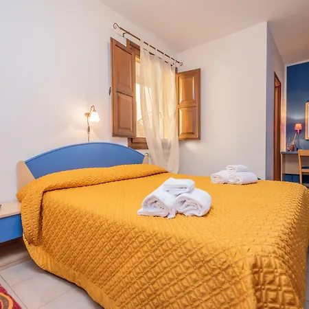 Capo Plaia Hotell 2*
